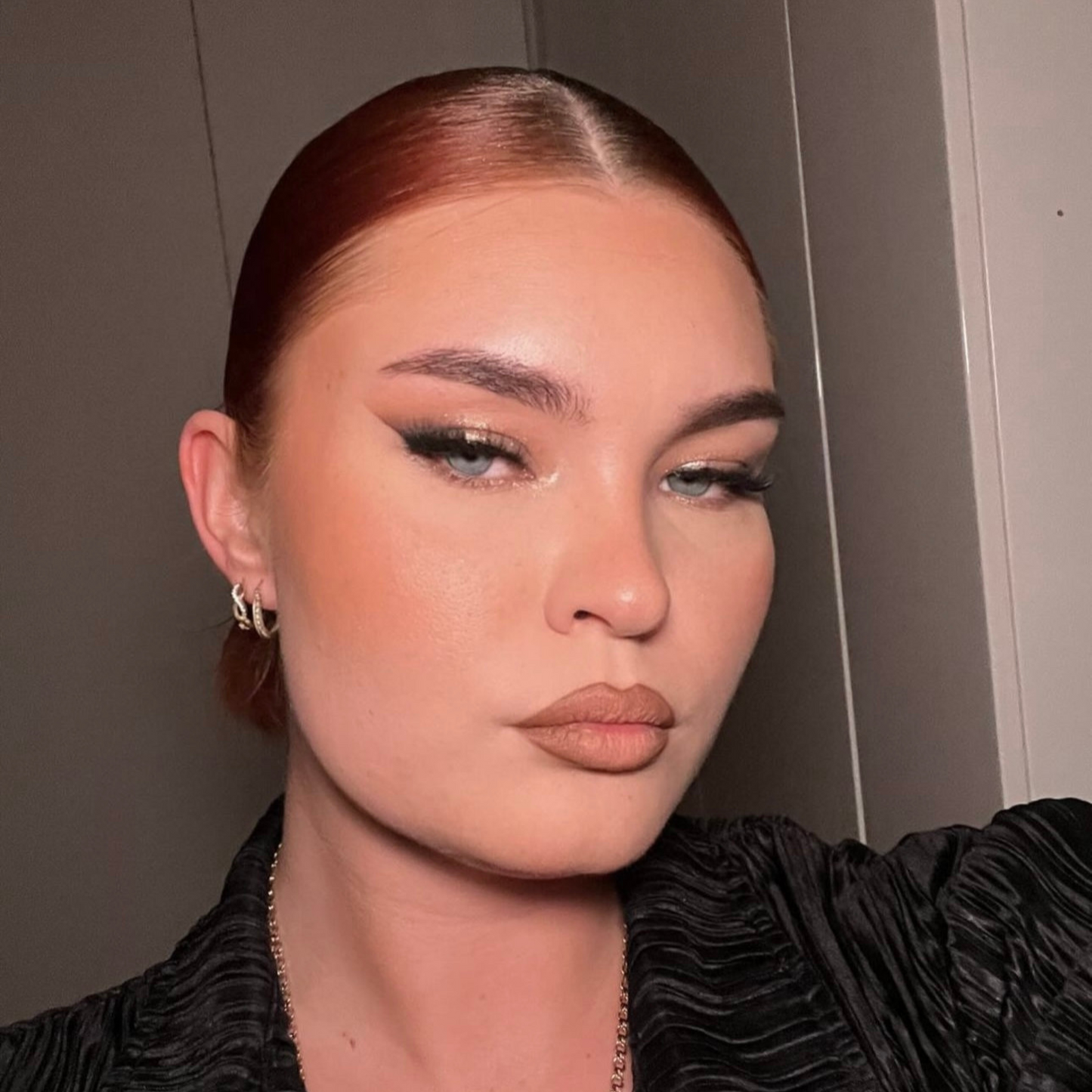 <img src="makeup-masterclass.jpg" alt="Online Make-Up Masterclass mit professionellen Schminktechniken und Tipps">