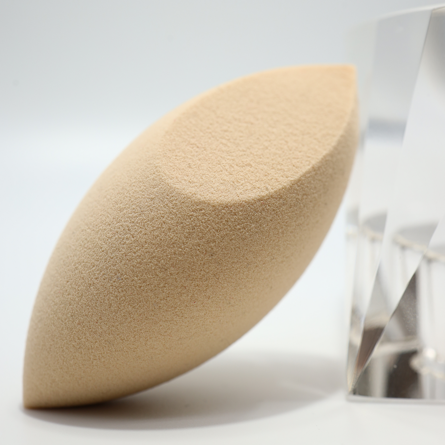 <img src="beauty-sponge.jpg" alt="Make-up-Schwamm 'Beauty Precision Sponge' für gleichmäßiges Auftragen von Foundation">