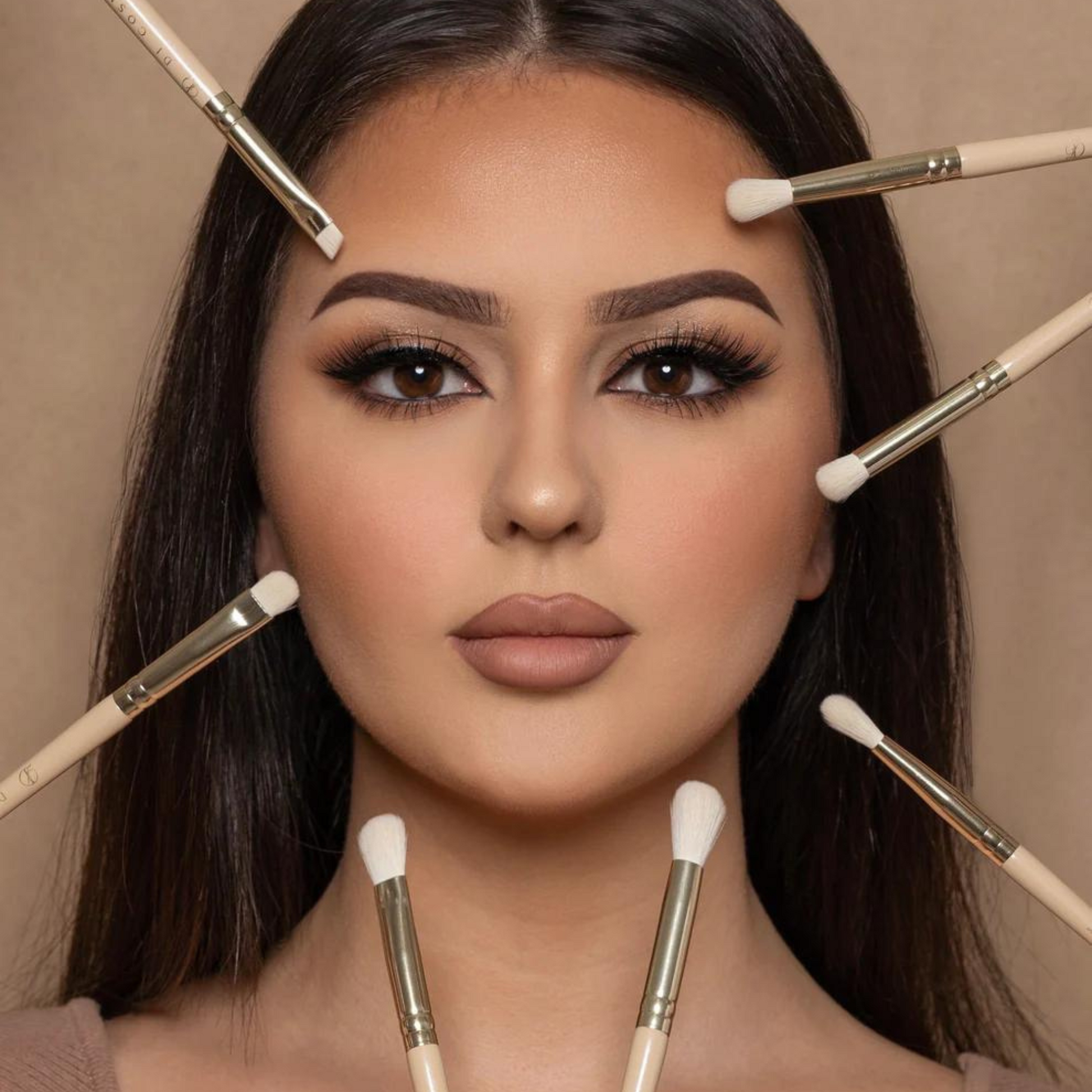 <img src="pinselset-nude-dream.jpg" alt="Pinsel-Set 'NUDE DREAM' mit hochwertigen Make-up-Pinseln für präzises Auftragen">