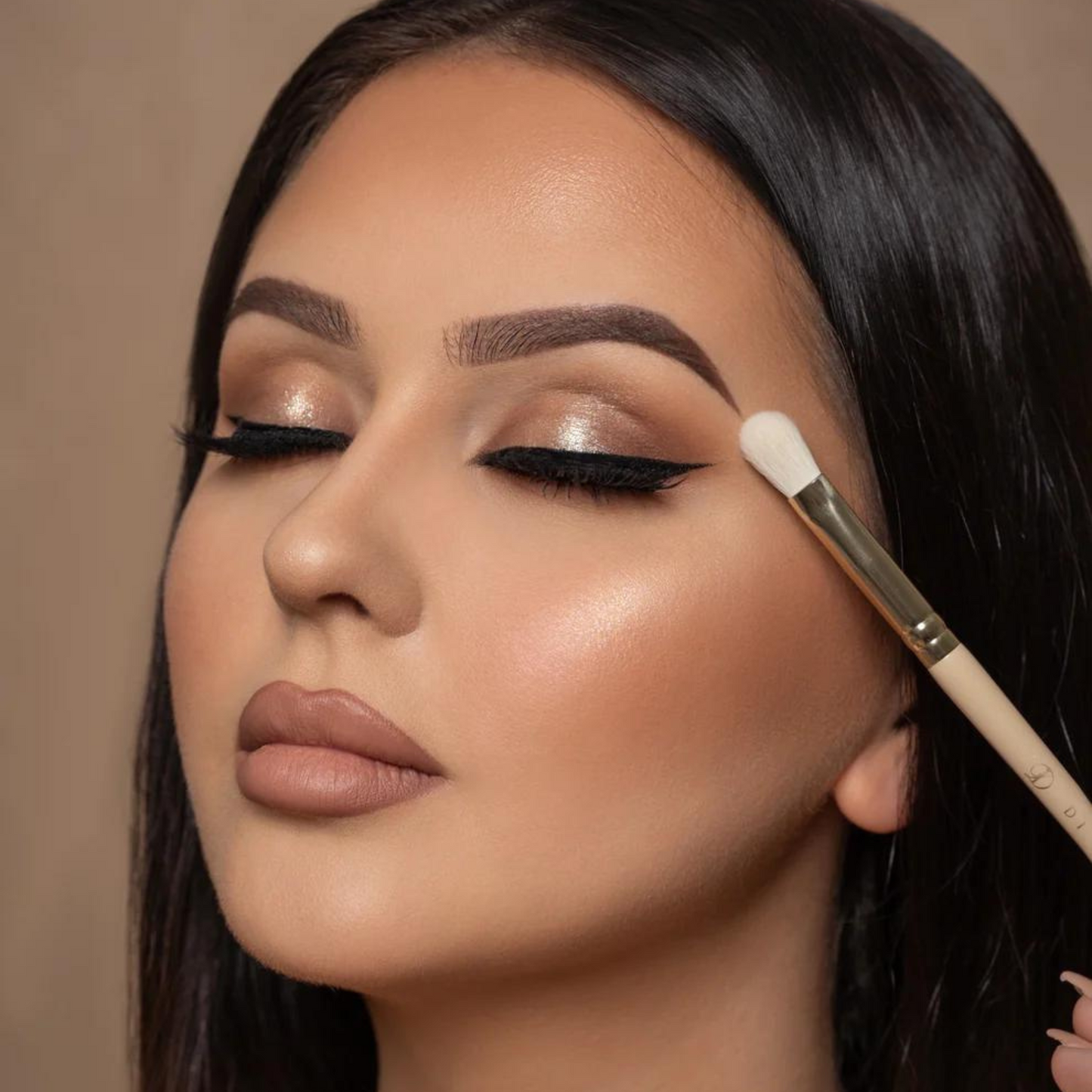 <img src="pinselset-nude-dream.jpg" alt="Pinsel-Set 'NUDE DREAM' mit hochwertigen Make-up-Pinseln für präzises Auftragen">