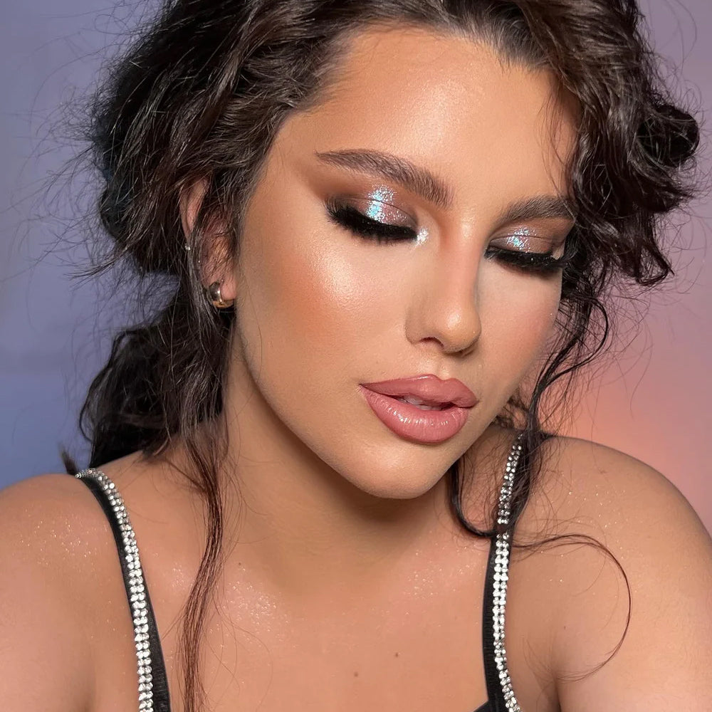 <img src="lidschatten-nude-dream.jpg" alt="Lidschatten-Palette 'NUDE DREAM' mit hochpigmentierten Nude-Farben in matten und schimmernden Tönen">